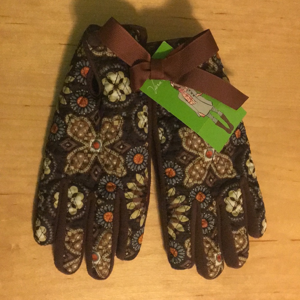 Vera Bradley S/M gloves in Canyon